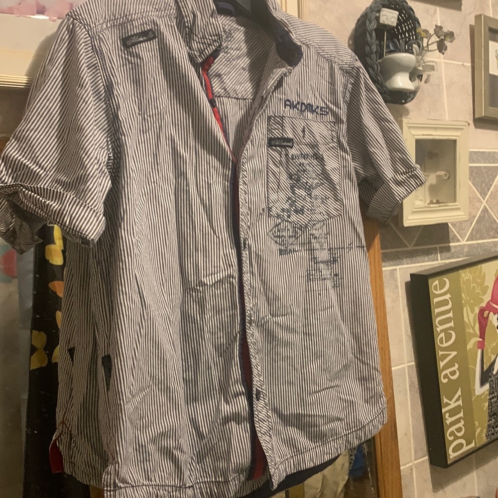 Boys Akademiks shirt